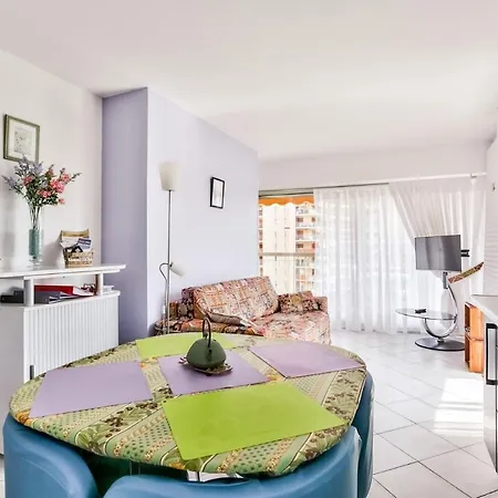 Joli T2 Vue Piscine - Proche Golf Apartment